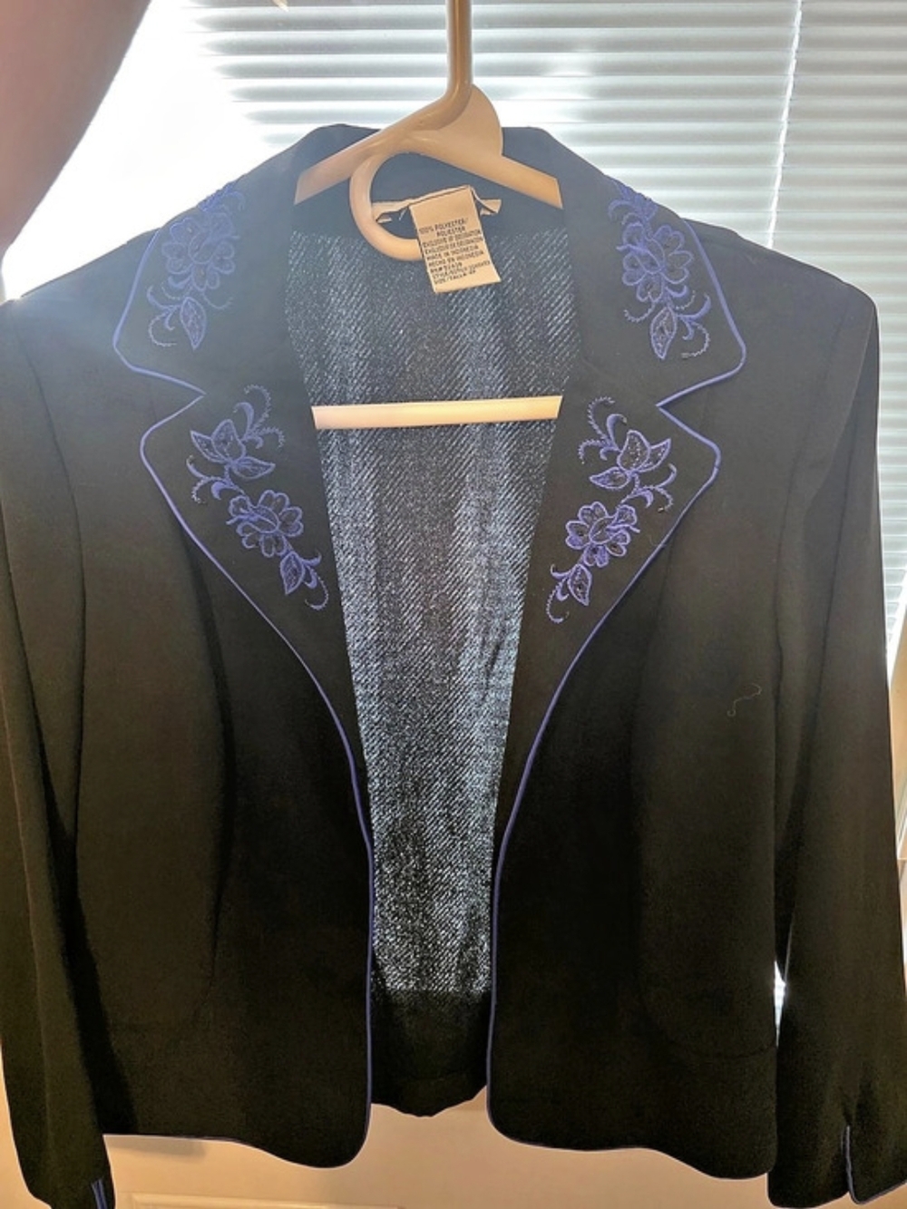 Embroidered Blazer in Black & Blue Size 8P Like New